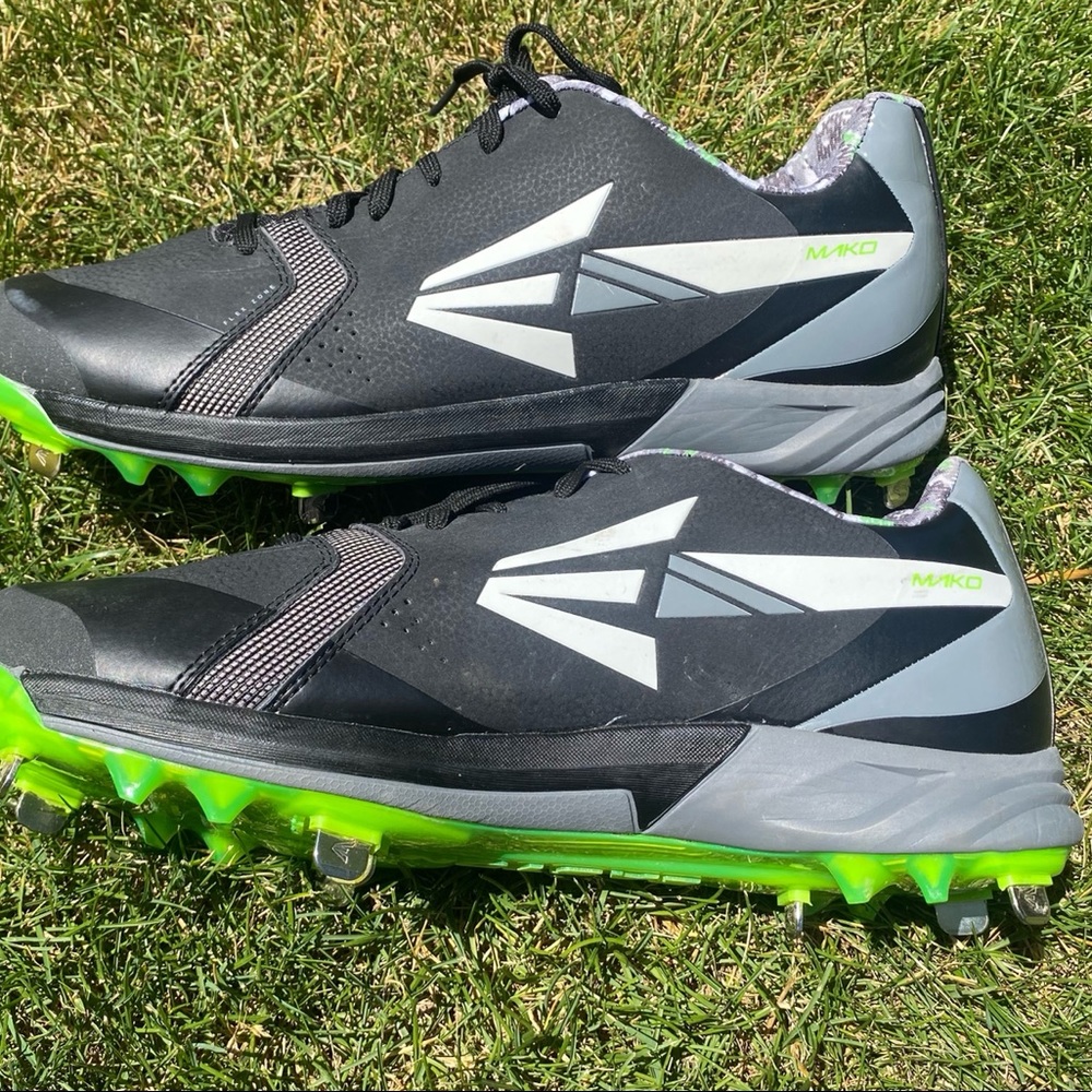 Mens Easton metal cleats size 13